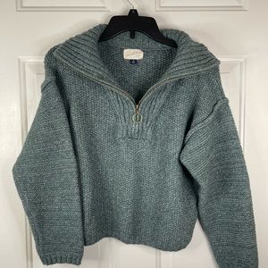 Universal Thread long sleeve v neck with zipper. Cropped length